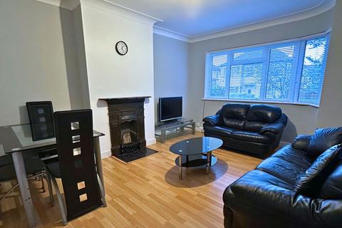 2 bedroom maisonette to rent, Otterburn Gardens, Isleworth TW7