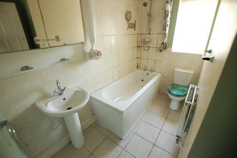 25 Lower Carrs, Ashton-under-lyne, OL6 9JG