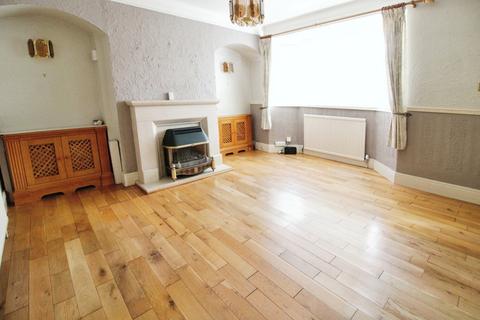 3 bedroom semi-detached house for sale, Queens Road, West Yorkshire WF10