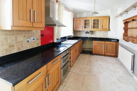 3 bedroom semi-detached house for sale, Queens Road, West Yorkshire WF10