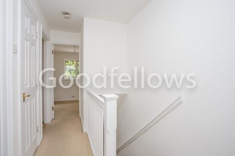 3 bedroom house to rent, London Road, Surrey SM6