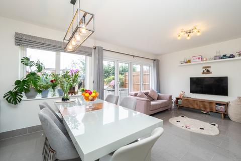 3 bedroom semi-detached house for sale, Covey Road, Worcester Park KT4