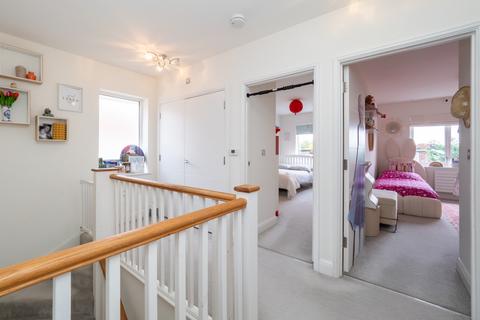 18 Covey Road, Worcester Park, KT4 8RA