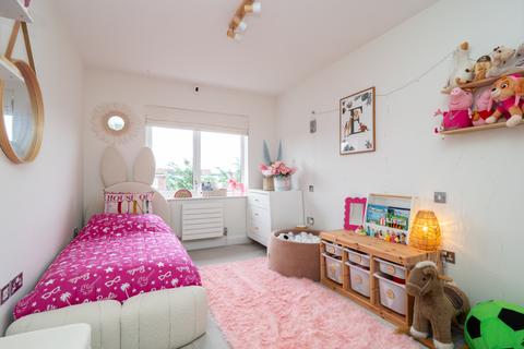 18 Covey Road, Worcester Park, KT4 8RA