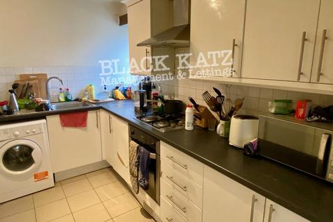 4 bedroom apartment to rent, SW11