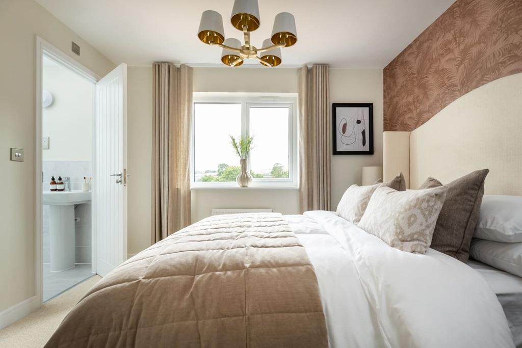 The main bedroom benefits from an en suite...