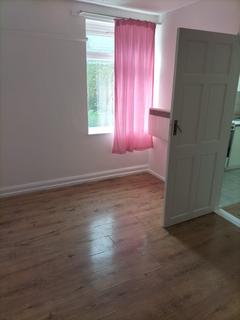 Studio to rent, Marsh Road, Luton LU3