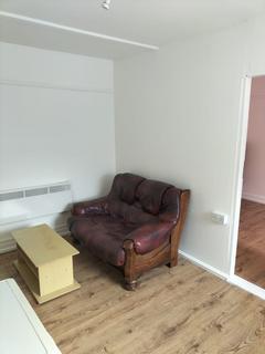 Studio to rent, Marsh Road, Luton LU3