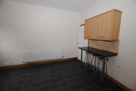 3 bedroom terraced house to rent, Derby Road, Chesterfield