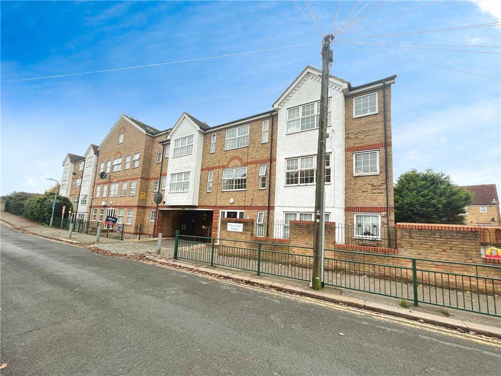 Chase Court Gardens, SouthendonSea... 2 bed apartment for sale £190,000