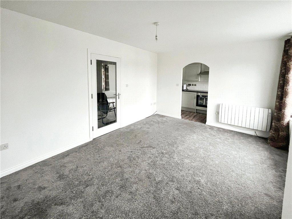 Chase Court Gardens, SouthendonSea... 2 bed apartment for sale £190,000
