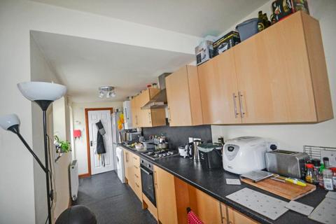 2 bedroom terraced house to rent, Damien Street, Manchester M12