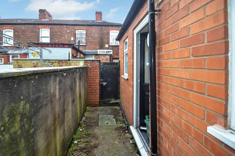 2 bedroom terraced house to rent, Damien Street, Manchester M12