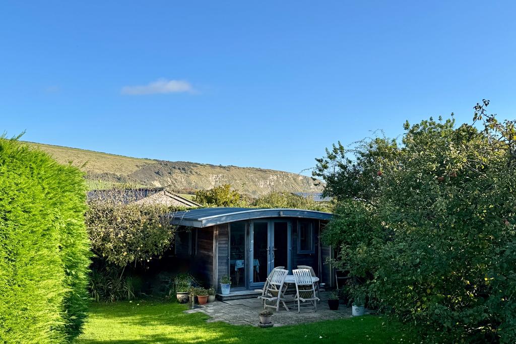 Garden Room &amp; View