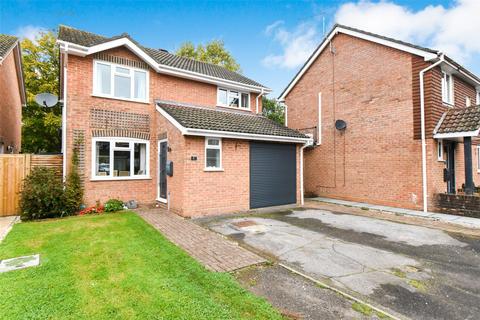 3 bedroom detached house for sale, Oaktree Drive, Hampshire RG27