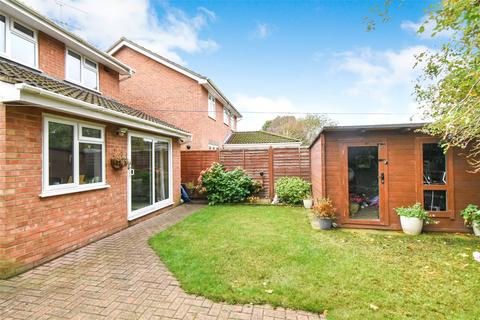 3 bedroom detached house for sale, Oaktree Drive, Hampshire RG27