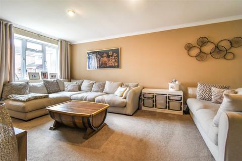 47 Oaktree Drive, Hook, RG27 9RA
