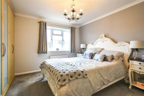 47 Oaktree Drive, Hook, RG27 9RA