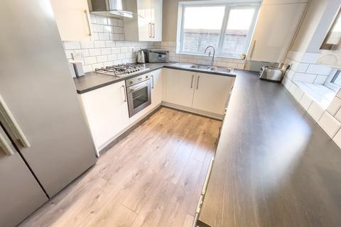 6 bedroom terraced house to rent, Hannan Road, L6 6DB,