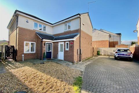 3 bedroom semi-detached house to rent, Grebe Close, Dunston, Gateshead