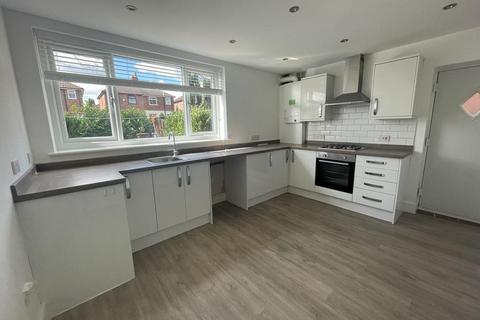 2 bedroom house to rent, Silverdale Avenue, Denton,