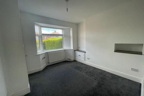 2 bedroom house to rent, Silverdale Avenue, Denton,