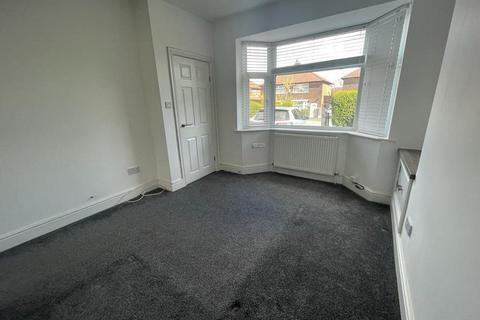 2 bedroom house to rent, Silverdale Avenue, Denton,