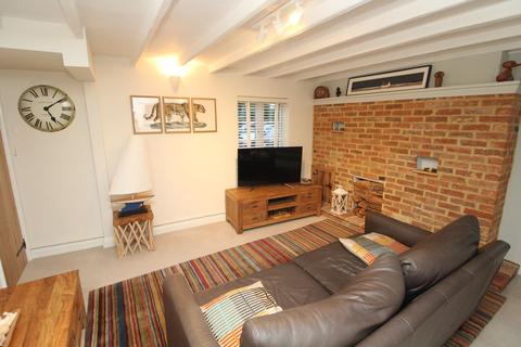 3 bedroom end of terrace house for sale, Church Passage, Newport Pagnell.