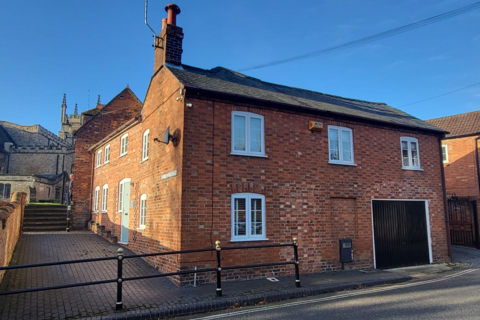 3 bedroom end of terrace house for sale, Church Passage, Newport Pagnell.