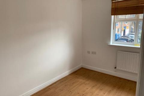 3 bedroom flat to rent, HARROW, HA2 8FD