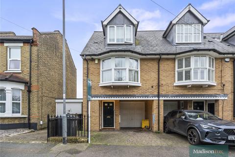 3 bedroom end of terrace house for sale, Turpins Lane, Woodford Green IG8