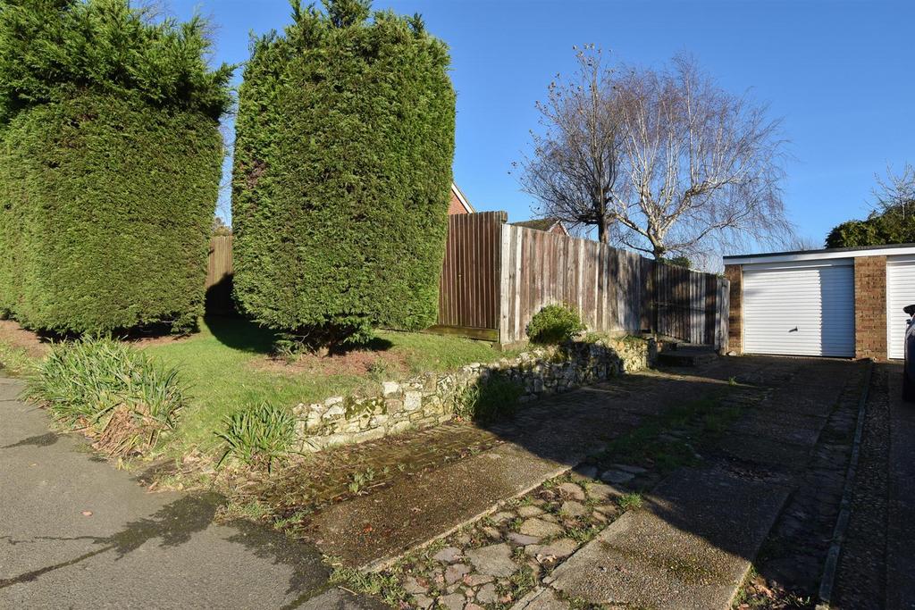 Driveway/Garage