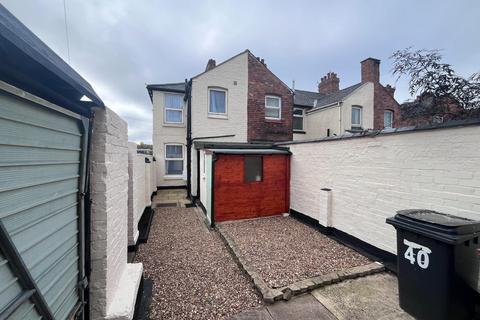 2 bedroom terraced house to rent, Brook Street, Melton Mowbray