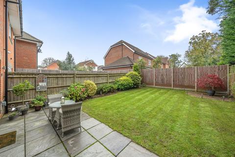 3 bedroom semi-detached house for sale, Alders Grove, Caterham CR3