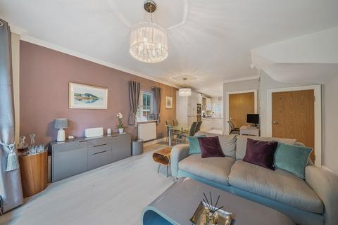 2 Alders Grove, Caterham, CR3 5FU