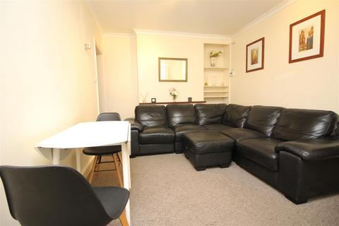 5 bedroom end of terrace house to rent, New Street, Wincheap (NEAR CCU)