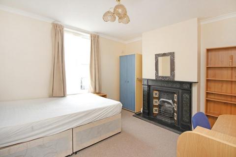 5 bedroom end of terrace house to rent, New Street, Wincheap (NEAR CCU)