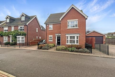 4 bedroom detached house for sale, Hamilton Gardens, Braintree, CM7