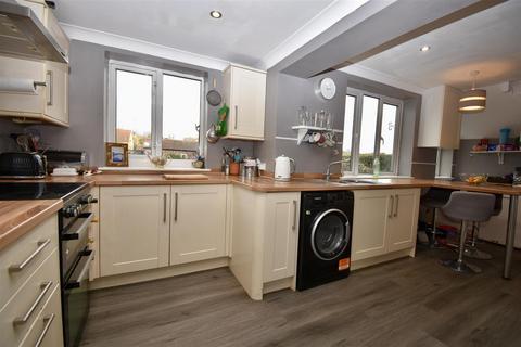 3 bedroom semi-detached house for sale, Castlegarth, Thornton-Le-Dale YO18