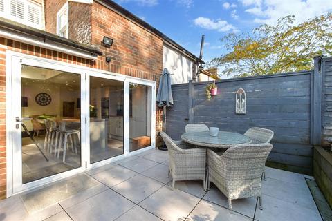 32 West Street, Crawley, RH11 8AW