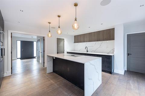 3 bedroom chalet for sale, Burston Drive, Park Street, St. Albans