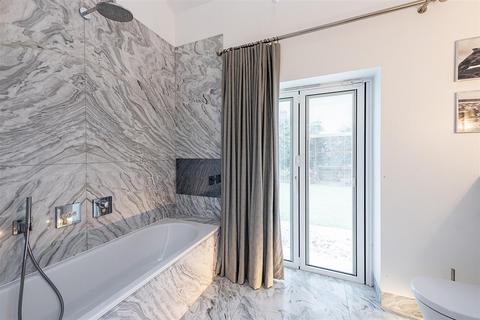 3 bedroom chalet for sale, Burston Drive, Park Street, St. Albans