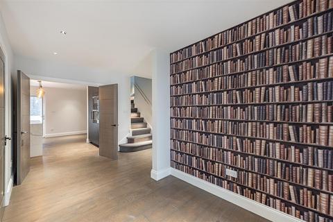 3 bedroom chalet for sale, Burston Drive, Park Street, St. Albans