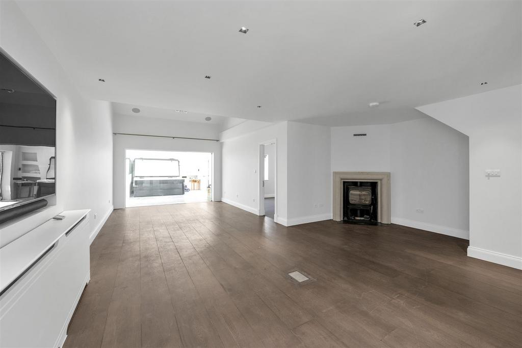 Burston-Drive-13.jpg