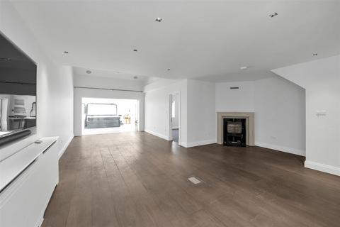 59 Burston Drive, Park Street, St Albans, AL2 2HP