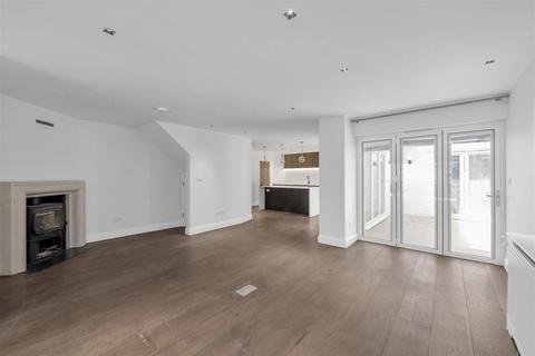 59 Burston Drive, Park Street, St Albans, AL2 2HP