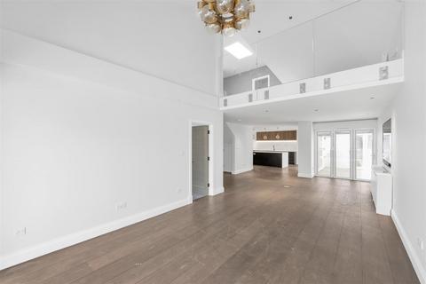 59 Burston Drive, Park Street, St Albans, AL2 2HP