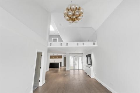 59 Burston Drive, Park Street, St Albans, AL2 2HP