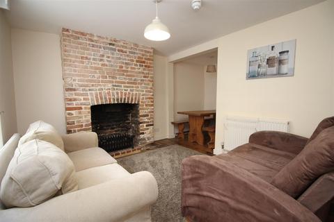 4 bedroom terraced house to rent, Love Lane, Canterbury.