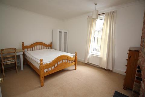 4 bedroom terraced house to rent, St Peters Grove, Canterbury